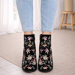 Lulus Embroidered ankle booties Sz 6